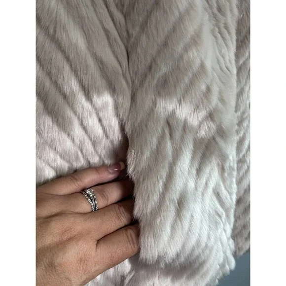 Charlie B Faux Fur Puffer Vest Chevron Zip Front GORGEOUS Super Soft Size M Med - Picture 2 of 7